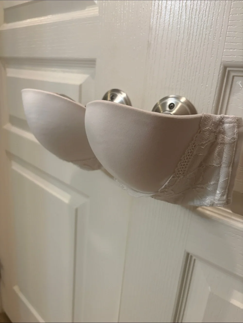 VICTORIA’S SECRET  32DD